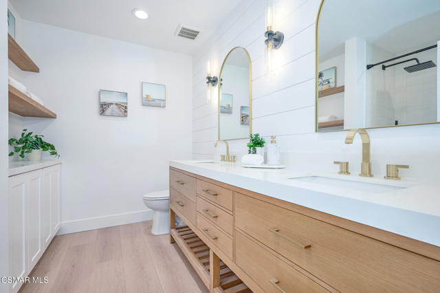 674 Lautrec Court, Thousand Oaks CA: https://media.crmls.org/mediaz/1f019e33-89e9-4f84-b429-d1ff5200c25c.jpg