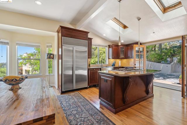 2335 Tunnel Rd, Oakland CA: https://media.crmls.org/mediaz/1f02d0fe-d077-4cee-ae3a-67b5ce8384c7.jpg
