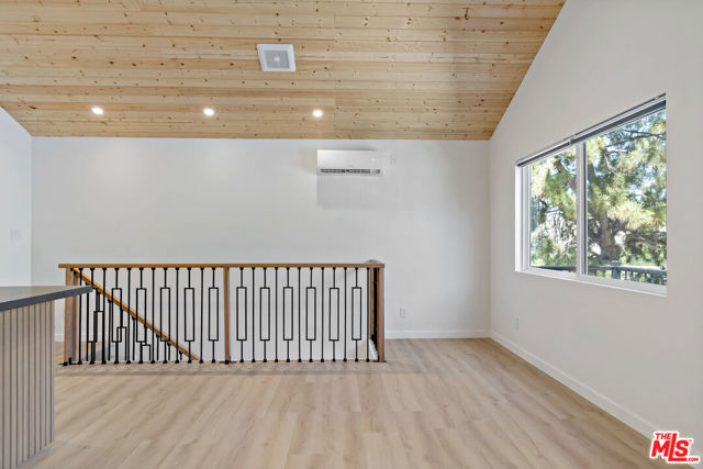 23906 1/2 Darbun Drive, Newhall CA: https://media.crmls.org/mediaz/1f0330a2-e025-444c-87d9-e1b4f9b3996f.jpg