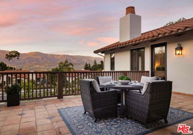 Large front deck for fun and relaxation