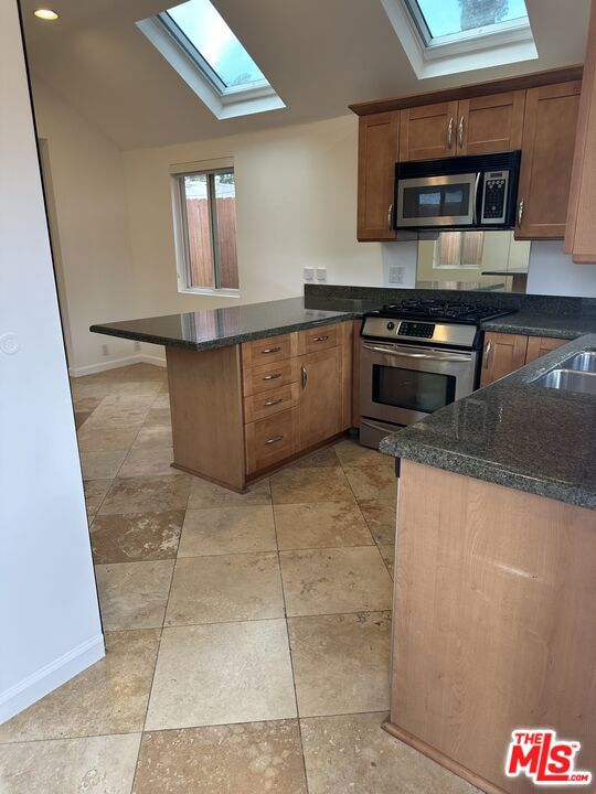 2454 Penmar, Venice CA: https://media.crmls.org/mediaz/1f03c5e1-9947-4e41-87ad-68bcd3278457.jpg