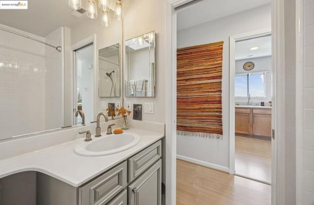 40 Spy Glass Hill, Oakland CA: https://media.crmls.org/mediaz/1f03d95f-6ea0-48b9-85dd-93aa04cde637.jpg