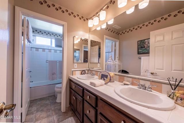 3194 Sunset Hills Boulevard, Thousand Oaks CA: https://media.crmls.org/mediaz/1f054e56-110b-4d3f-8491-d309879f71b4.jpg