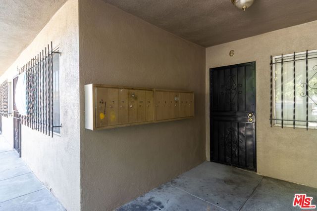 820 -824 W 95th Street, Los Angeles CA: https://media.crmls.org/mediaz/1f05bd50-7645-4375-9628-c5b7862ba781.jpg