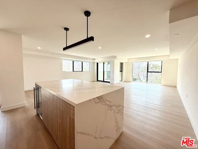 350 N Palm Drive, Beverly Hills CA: https://media.crmls.org/mediaz/1f05d4e5-b174-4baa-aad1-7fde6391c62f.jpg