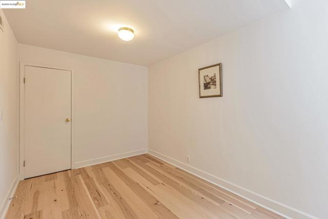 2033 Clement St, San Francisco CA: https://media.crmls.org/mediaz/1f062163-e0f8-47b7-b5eb-5f0136b4f285.jpg