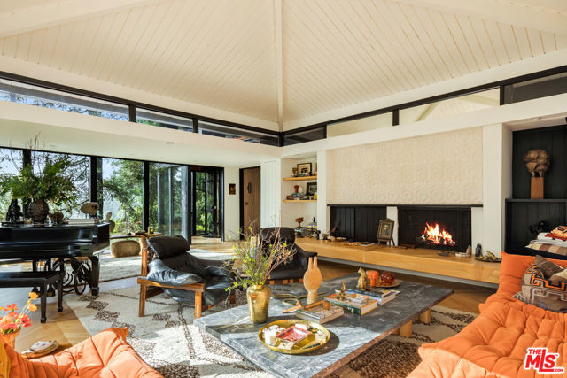 900 Napoli Drive, Pacific Palisades CA: https://media.crmls.org/mediaz/1f0644e0-c9f8-4fac-a42e-576a9434f4b5.jpg