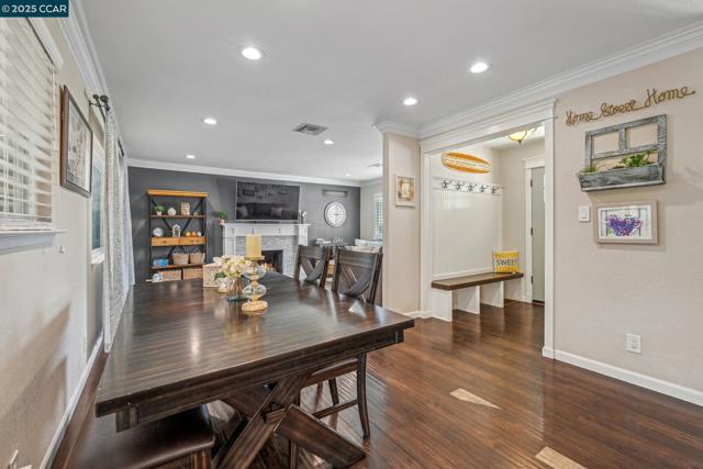 822 Cortez Ct, Livermore CA: https://media.crmls.org/mediaz/1f066e8f-a1fb-4687-bdef-9629125bb8dd.jpg