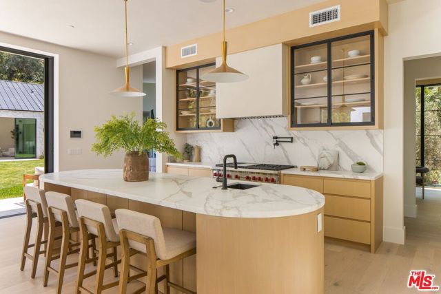 1749 Mandeville Lane, Los Angeles CA: https://media.crmls.org/mediaz/1f070011-2bf5-430e-b5e0-b7e1297588d7.jpg