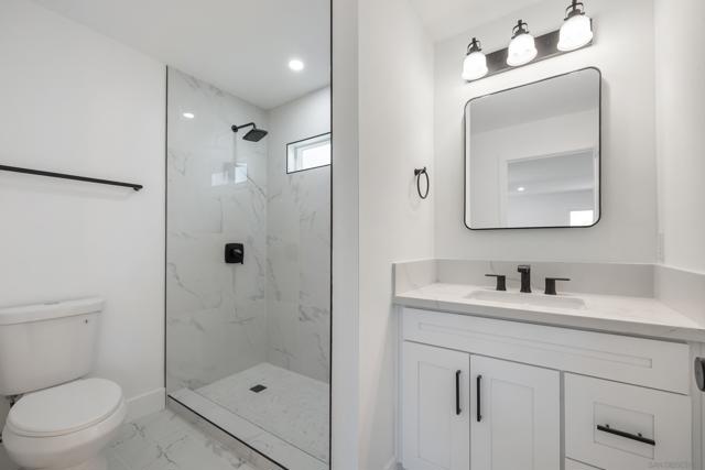 2537 Davis Ave, Carlsbad CA: https://media.crmls.org/mediaz/1f076d60-a80f-4568-a9c3-a7089b66050c.jpg