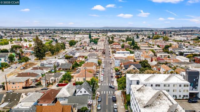 1232 E 20Th St, Oakland CA: https://media.crmls.org/mediaz/1f07bde8-9b43-4273-8229-de7e57c307f3.jpg