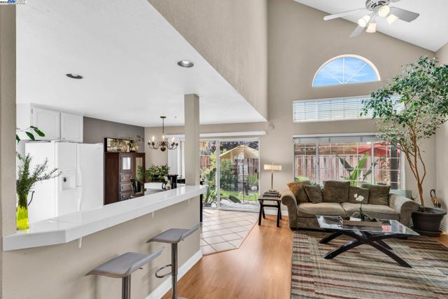 5473 Rainflower Dr, Livermore CA: https://media.crmls.org/mediaz/1f08168a-86f1-492b-a539-166fdce28ae0.jpg
