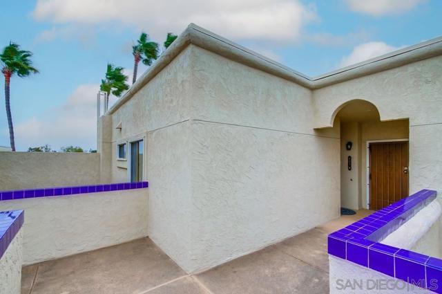 12122 Royal Birkdale Row, San Diego CA: https://media.crmls.org/mediaz/1f08d643-3dd7-45b9-9719-a112e5d3cb0f.jpg