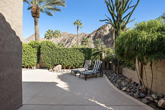 48543 Via Encanto, La Quinta CA: https://media.crmls.org/mediaz/1f0900fa-f24a-4f16-98be-6f35b0673c14.jpg