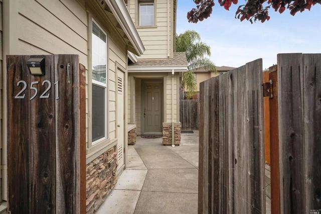 2521 Dakota Avenue, Santa Rosa CA: https://media.crmls.org/mediaz/1f093422-2131-4f5d-bd85-7aaeb4225e70.jpg