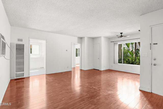 Detail Gallery Image 4 of 29 For 210 S Catalina Ave, Pasadena,  CA 91106 - – Beds | – Baths