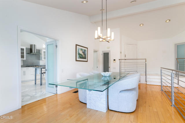 Detail Gallery Image 12 of 36 For 363 Patrician Way, Pasadena,  CA 91105 - 3 Beds | 3/1 Baths