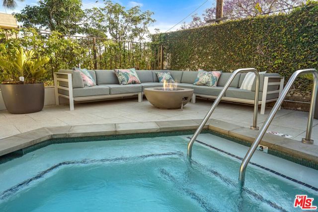 8787 Shoreham Drive, West Hollywood CA: https://media.crmls.org/mediaz/1f0a5ad6-0518-4180-85cb-0815bd9aaa53.jpg