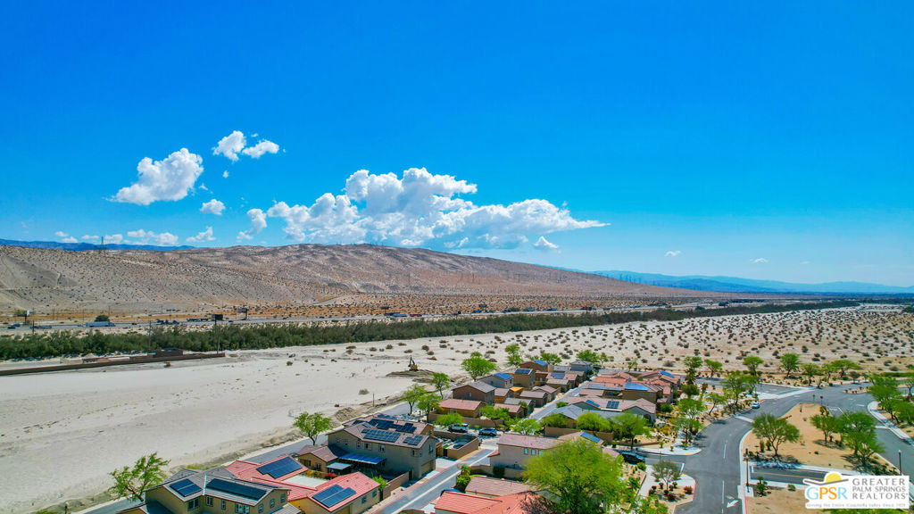 https://media.crmls.org/mediaz/1f0a7005-d0c6-49be-b98e-d23873f209e1.jpg?preset=X-Large