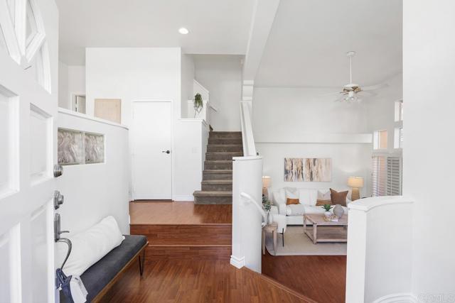 Detail Gallery Image 5 of 42 For 7122 Calabria Ct #E,  San Diego,  CA 92122 - 3 Beds | 2/1 Baths