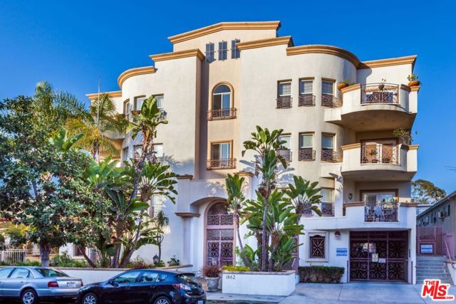 1862 S Bentley Avenue, Los Angeles CA: https://media.crmls.org/mediaz/1f0abe7a-0499-4165-a29b-c745fac9b913.jpg