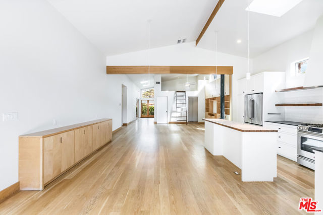 4229 Elmer Avenue, North Hollywood CA: https://media.crmls.org/mediaz/1f0b2d52-f4a6-447b-b1b3-d51790764c4e.jpg