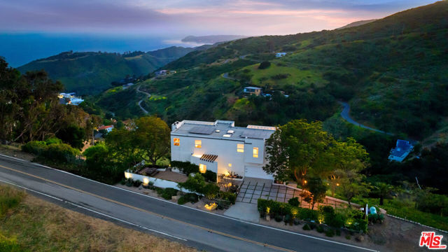 2727 Corral Canyon Road, Malibu CA: https://media.crmls.org/mediaz/1f0b3659-dbb3-4ed8-a6f9-9a970bb2a31f.jpg