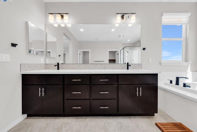 2859 Wylin Blvd, Lathrop CA: https://media.crmls.org/mediaz/1f0b4365-6c32-4685-828c-a8190dce0833.jpg