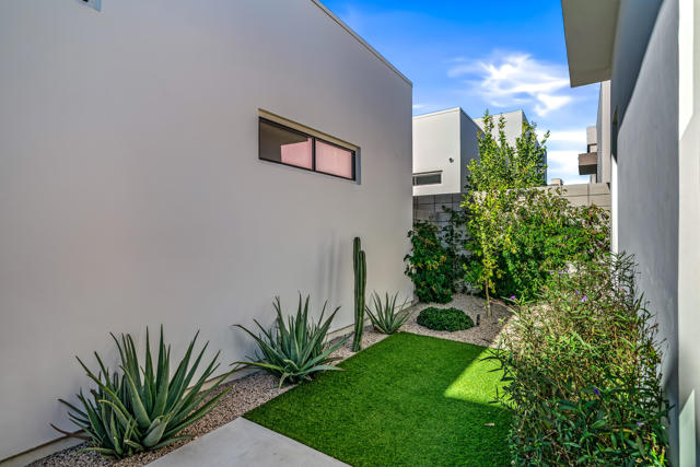 1346 Bacall Way, Palm Springs CA: https://media.crmls.org/mediaz/1f0baa0f-4d19-4e7d-8438-8752b4641eb3.jpg