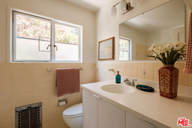 5273 Village, Los Angeles CA: https://media.crmls.org/mediaz/1f0be779-94df-4f39-a515-1b87253f816d.jpg