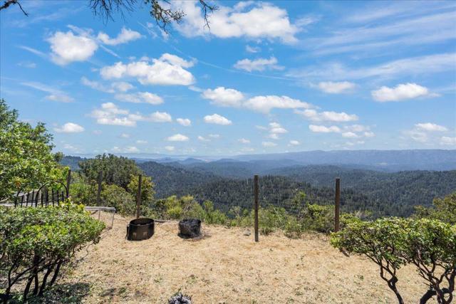18584 Favre Ridge Road, Los Gatos CA: https://media.crmls.org/mediaz/1f0c4ea9-b135-4033-a2a6-5447a28c4e84.jpg