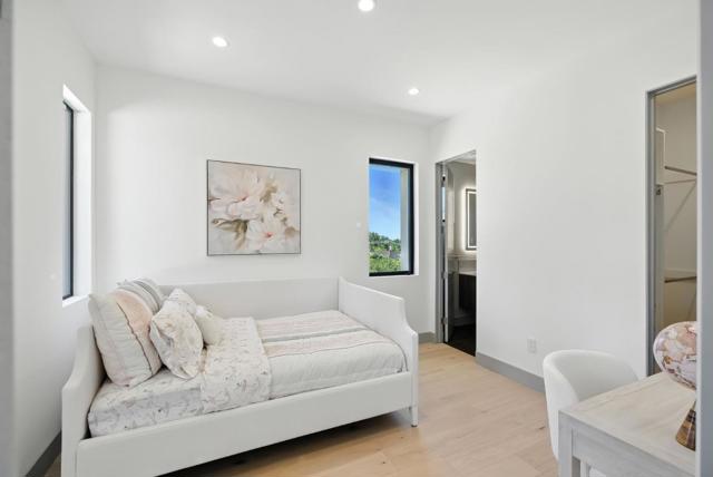 1127 Hillslope Place, Los Altos CA: https://media.crmls.org/mediaz/1f0c92dd-50d5-4fac-88e4-ac3044c3bcae.jpg