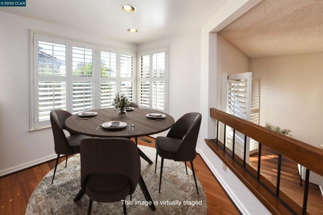 319 Oak Glen Ct, Martinez CA: https://media.crmls.org/mediaz/1f0dc2c1-c208-401f-b542-0e5cbfee95ce.jpg