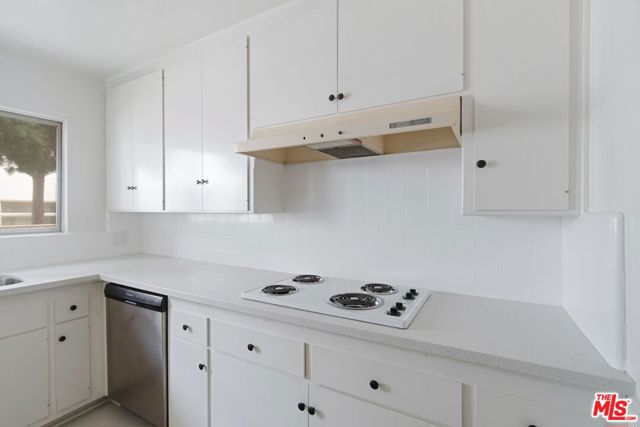 1481 Reeves Street, Los Angeles CA: https://media.crmls.org/mediaz/1f0e12bd-736d-4377-8234-060829afe588.jpg