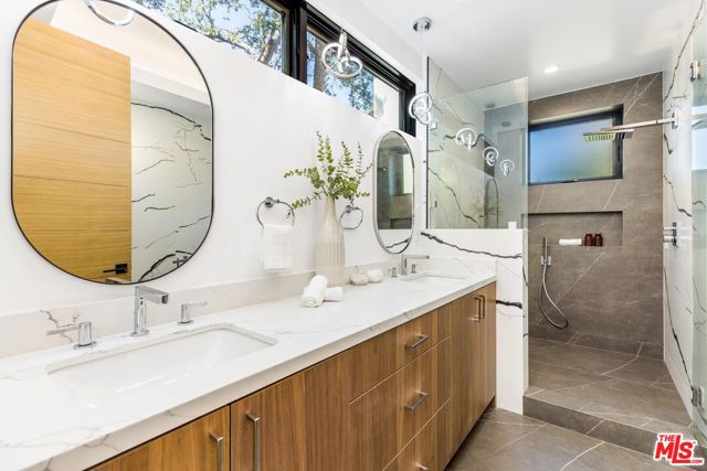 14899 Round Valley Drive, Sherman Oaks CA: https://media.crmls.org/mediaz/1f0ec4fa-45e6-45f1-ad7b-22a78087f51b.jpg