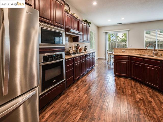 10 Da Vinci Ct, Oakley CA: https://media.crmls.org/mediaz/1f0edbe2-7230-4323-9668-2c39b17b217b.jpg