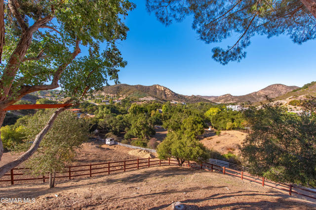 356 E Carlisle Road, Thousand Oaks CA: https://media.crmls.org/mediaz/1f0f53ed-7311-4b2b-af1c-70a921147c03.jpg