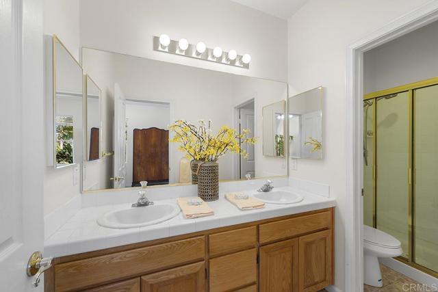 Image 34 of 50 For 1918 Cresthaven Drive