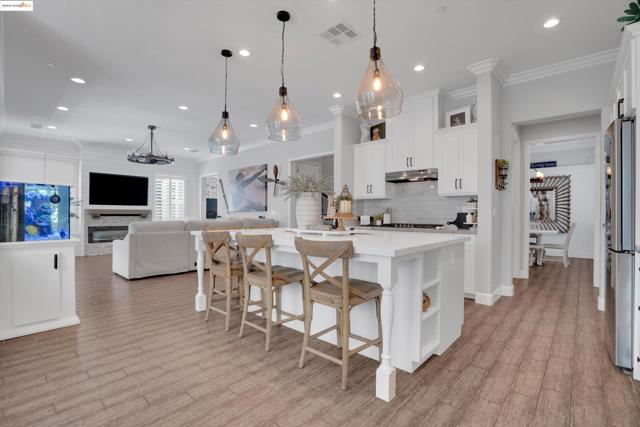 542 Harbor Cove Cir, Discovery Bay CA: https://media.crmls.org/mediaz/1f103486-773f-4603-b94c-c0ae2f248e31.jpg