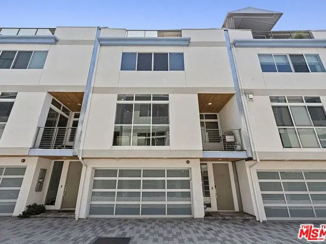 6728 W Hepburn Way, Los Angeles CA: https://media.crmls.org/mediaz/1f10cdbf-0bf0-400a-8e33-df62cc5c2c35.jpg