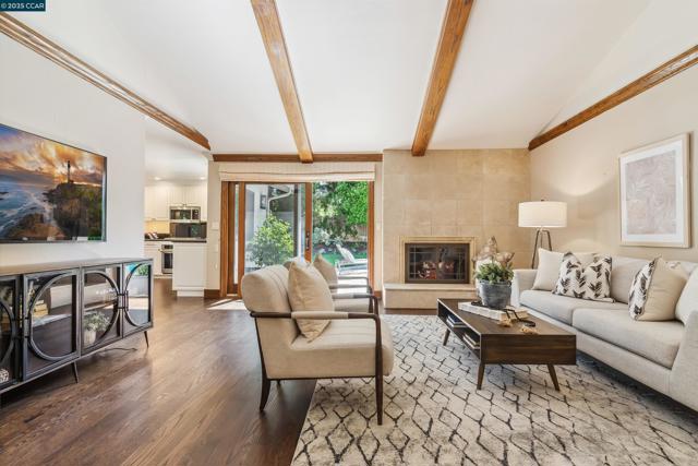 924 Cheyenne Dr, Walnut Creek CA: https://media.crmls.org/mediaz/1f10f51a-f3dc-4cf4-9f31-23434932c84d.jpg