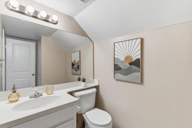 Detail Gallery Image 12 of 26 For 609 Mustang Glen, Escondido,  CA 92027 - 3 Beds | 2/1 Baths