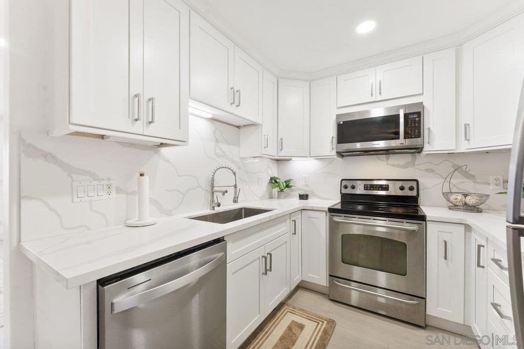 5055 Collwood Blvd - photo 11
