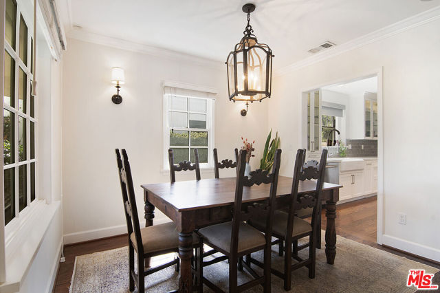 8828 Rosewood Avenue, West Hollywood CA: https://media.crmls.org/mediaz/1f114a5d-d6fe-477a-8286-03044982225c.jpg