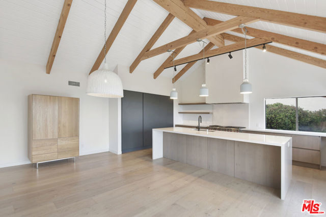 24728 Vantage Point Terrace, Malibu CA: https://media.crmls.org/mediaz/1f118bb0-dec9-42ca-ba50-af6b392ef1f1.jpg