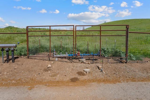 804 Comstock Road, Hollister CA: https://media.crmls.org/mediaz/1f119d98-103c-4595-b52f-6288fc47987f.jpg