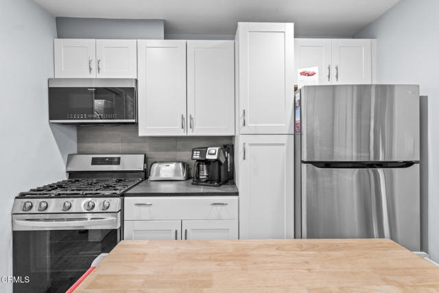 1818 New York Drive, Altadena CA: https://media.crmls.org/mediaz/1f11cae2-02b9-4ddc-8e9f-a7e28a9e9e1e.jpg