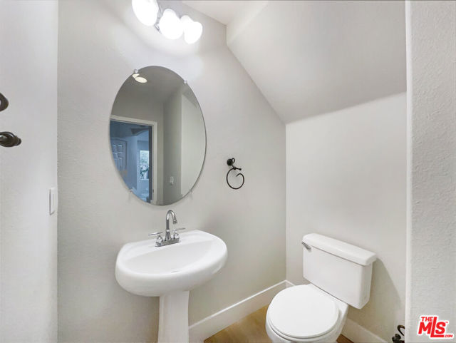 24130 Tango Drive, Valencia CA: https://media.crmls.org/mediaz/1f12137d-8c76-4286-ac86-c2ac30640f9c.jpg