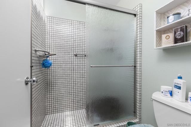 6317 CAMINITO DEL PASTEL, San Diego CA: https://media.crmls.org/mediaz/1f12745c-a6e0-4199-be06-520561fefd45.jpg