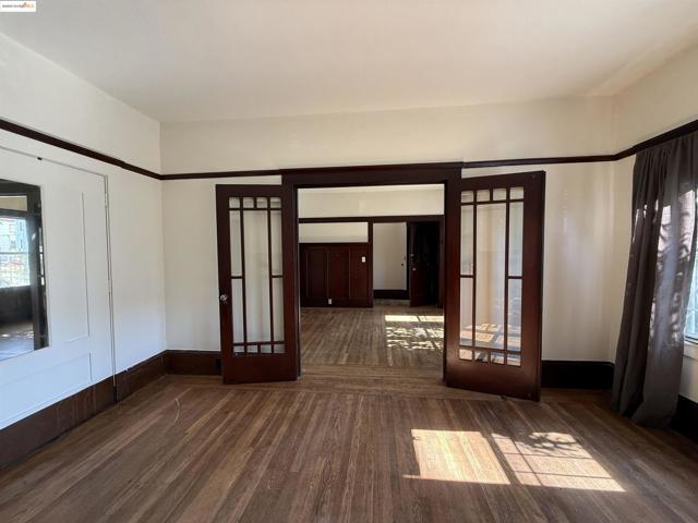 3999 Clarke, Oakland CA: https://media.crmls.org/mediaz/1f136b8b-7130-427a-a50e-17ad2703c6da.jpg
